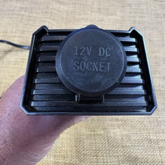 Cummins 120-Watt Portable Power Strip Inverter 6 Outputs CMN120S TESTED - Picture 4 of 6